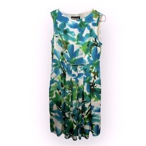 Jones New York Floral Dress with Visible Seams and Edges Lined POCKETS!